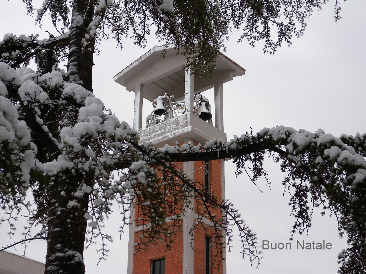 Campanile innevato