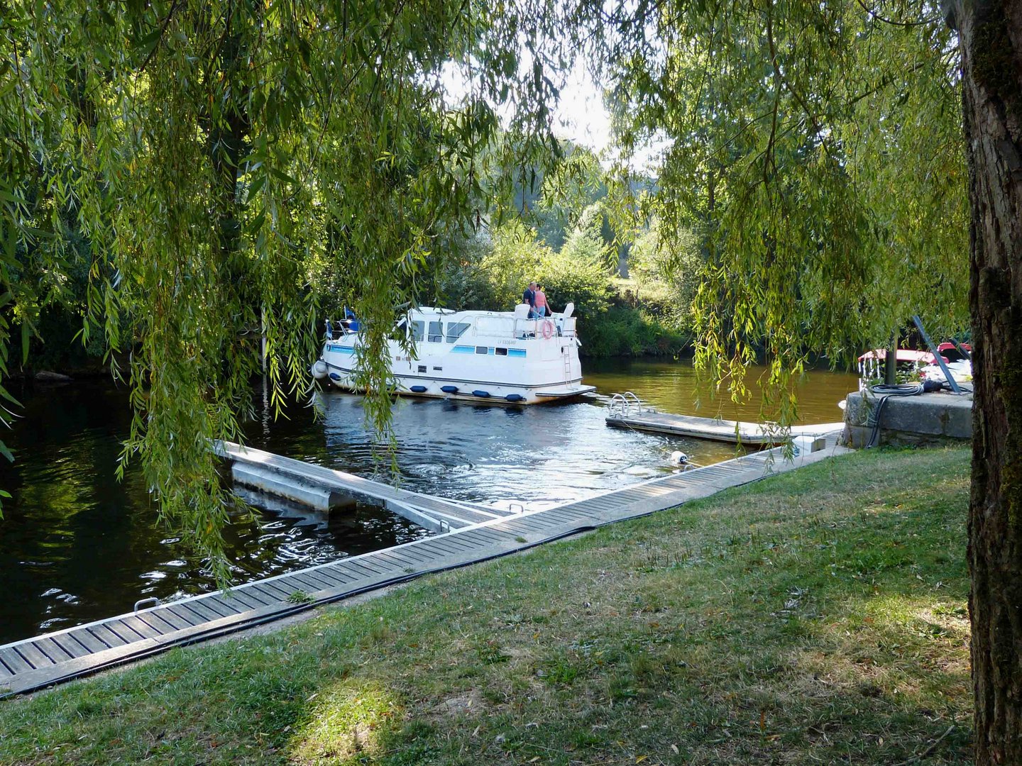 camping-boats sur l'Aff, fluent ...