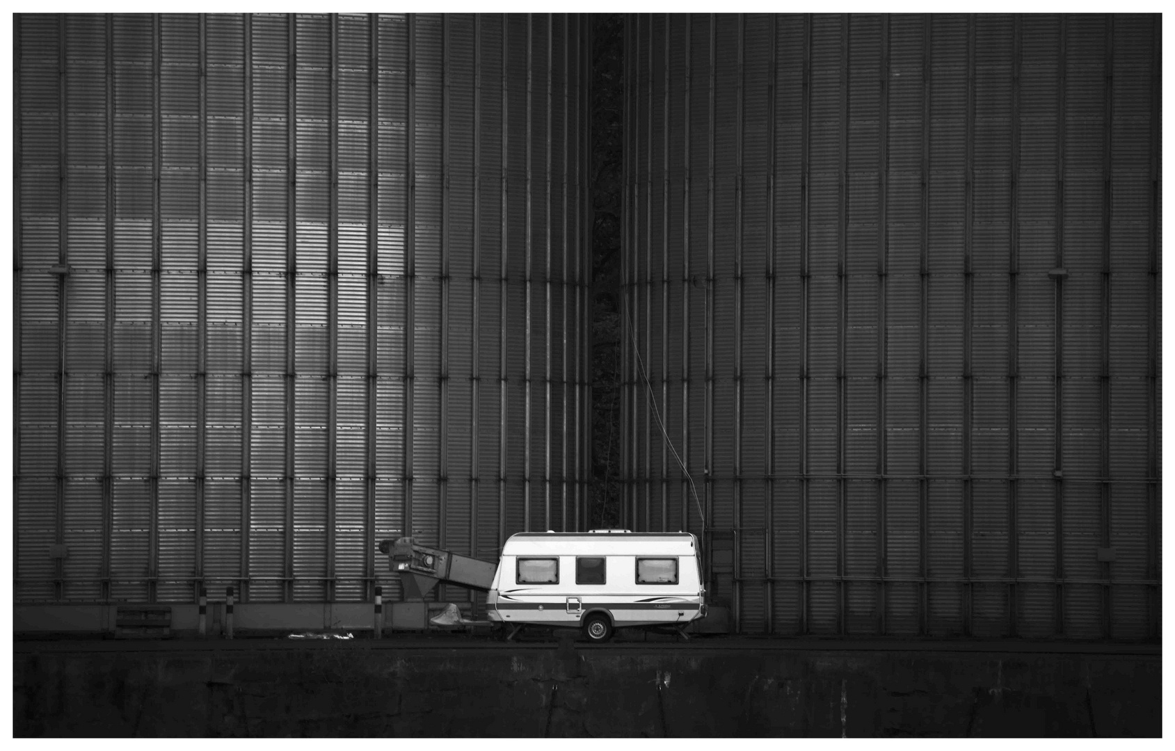 Camping mal etwas anders ... Foto &amp; Bild | architektur, schwarz weiss ...