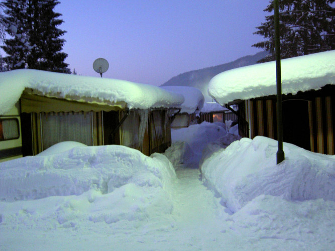 Campingromantik im Winter