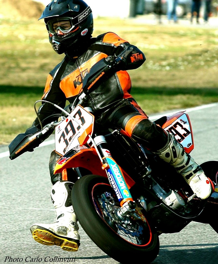 campione in erba supermotard