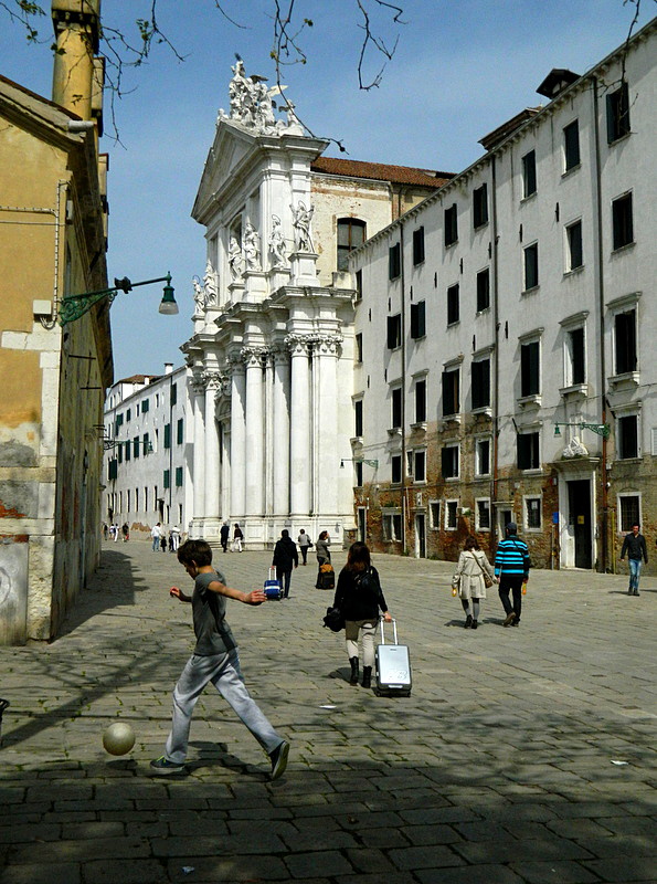 Campo e chiesa dei Gesuiti