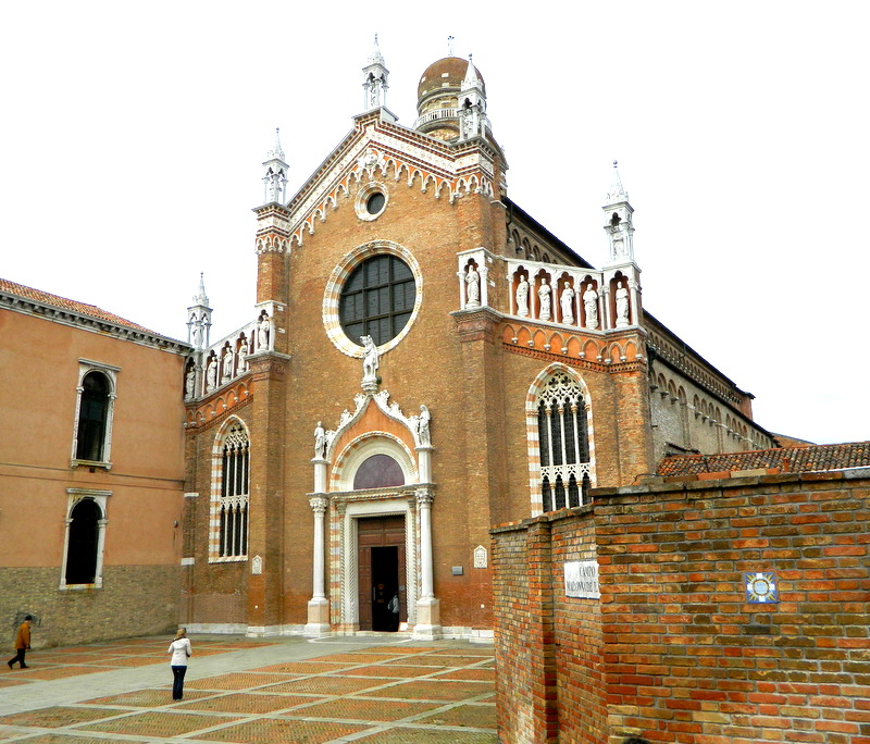 Campo e chiesa della Madonna dell' Orto