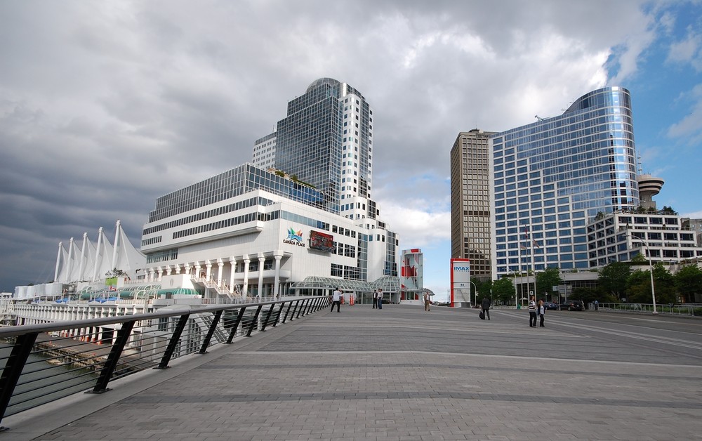 Canada Place...da braut sich was zusammen