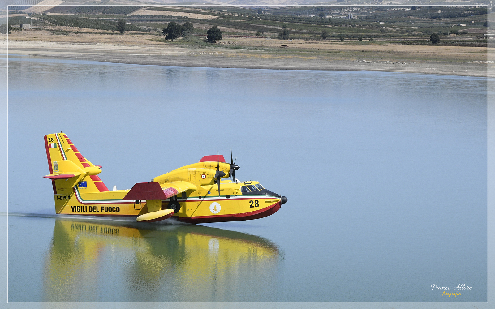 Canadair sul lago Arancio - 2