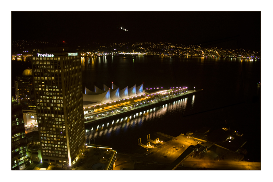 Canadaplace at neight