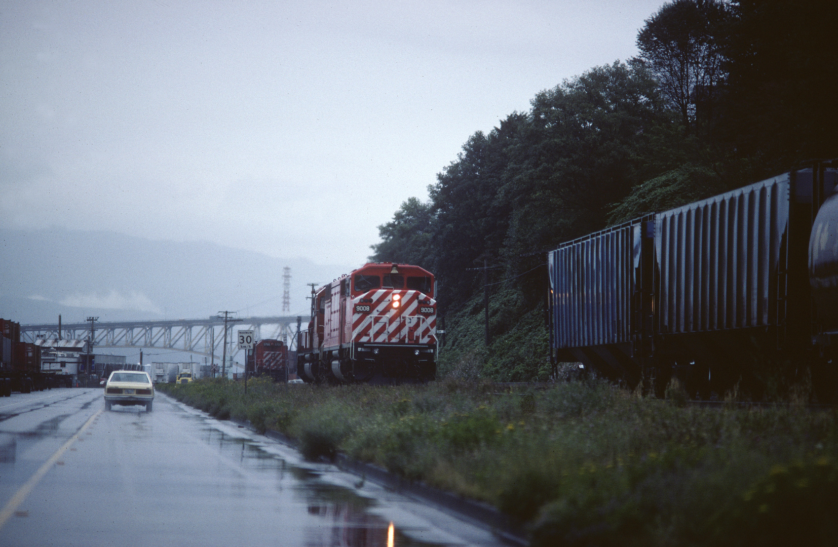 Canadian Pacfic CP #9008 SD40-2F steht bereit zum Rangieren...