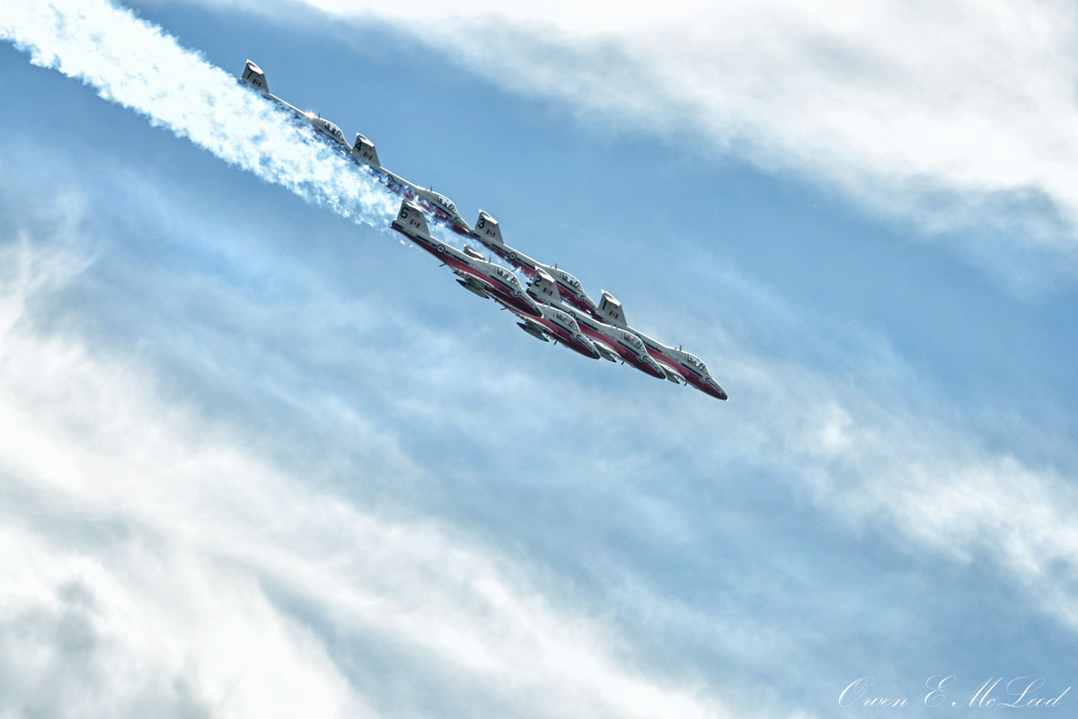 Canadian Snowbirds - Diving