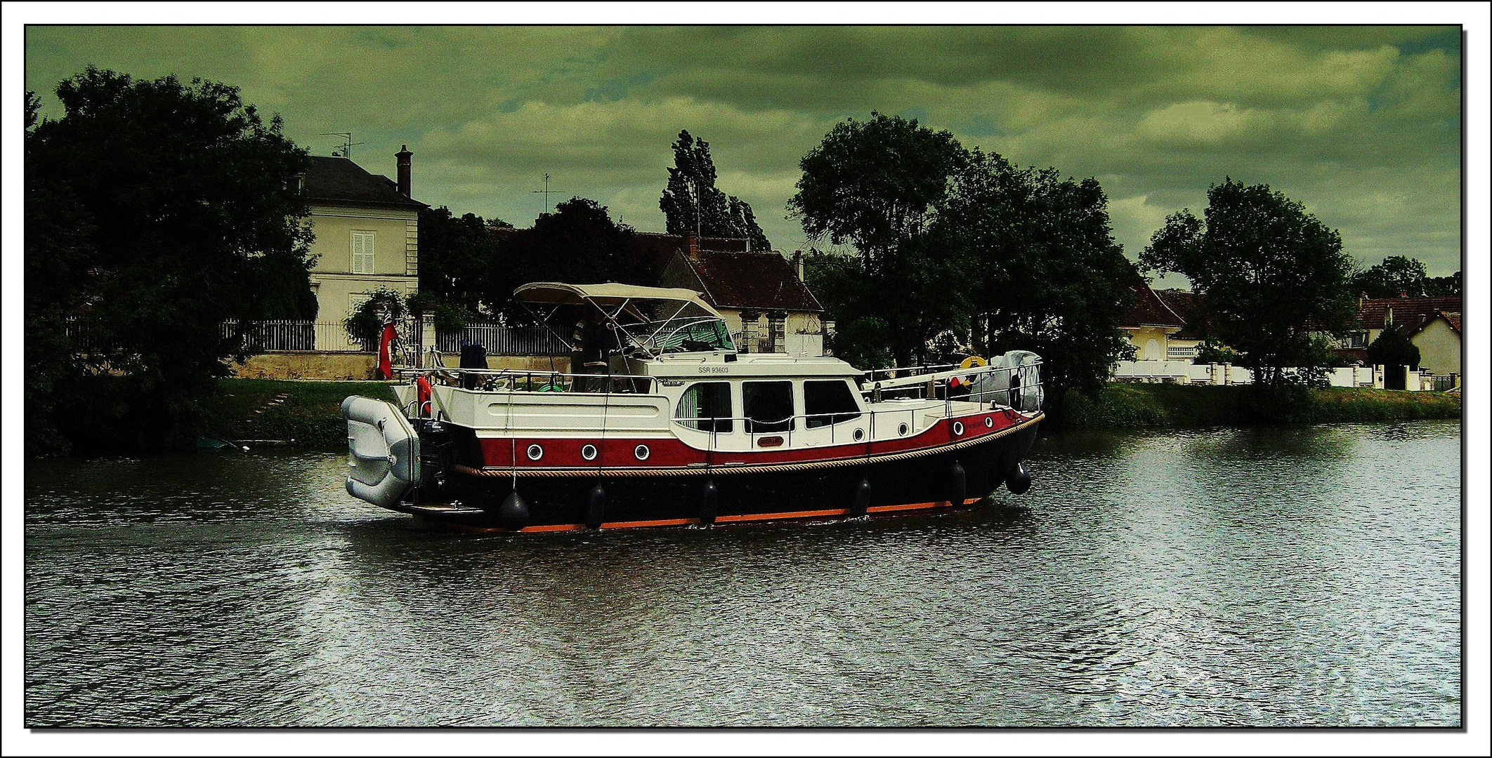 Canal du Nivernais (tourisme fluvial)