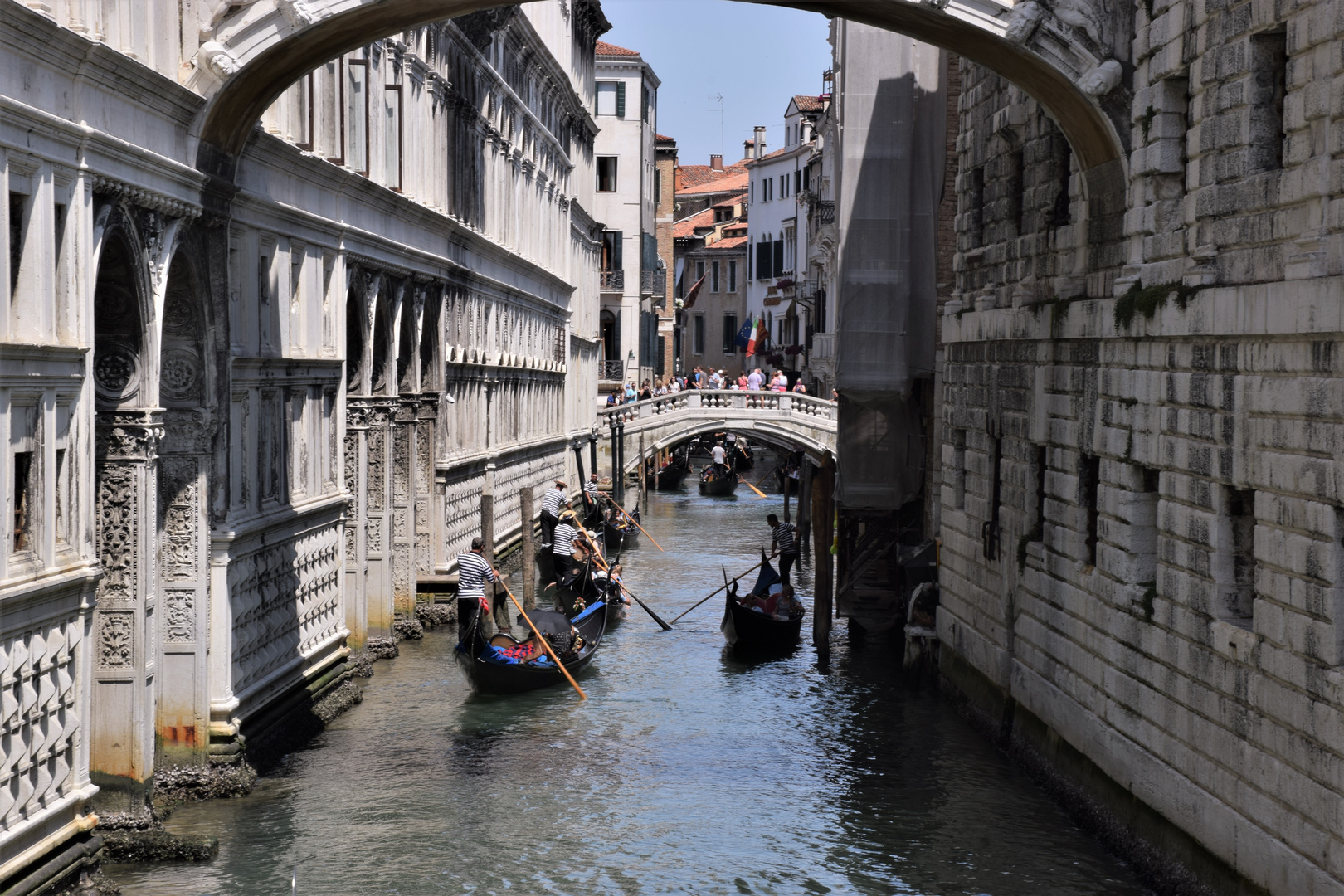 canal en venezia