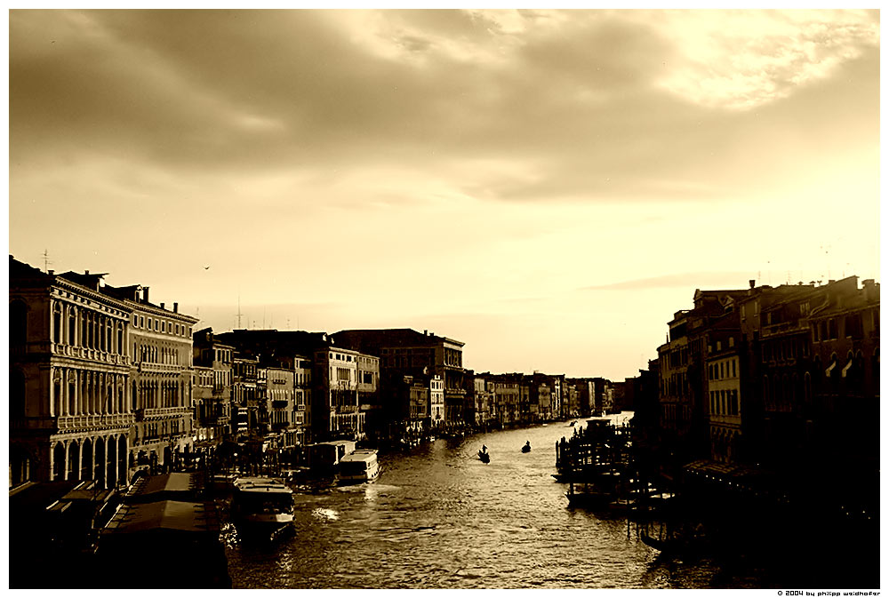 canal grande in gold