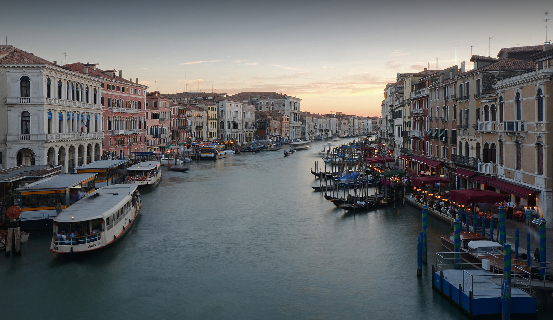 canal grande von der rialto brücke