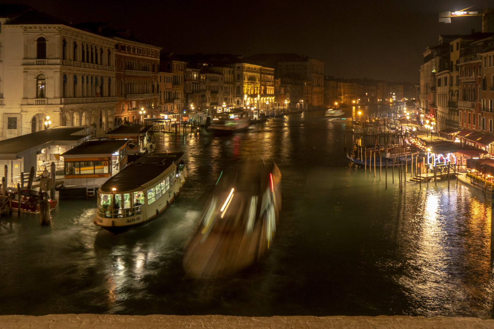 Canale grande in movimento