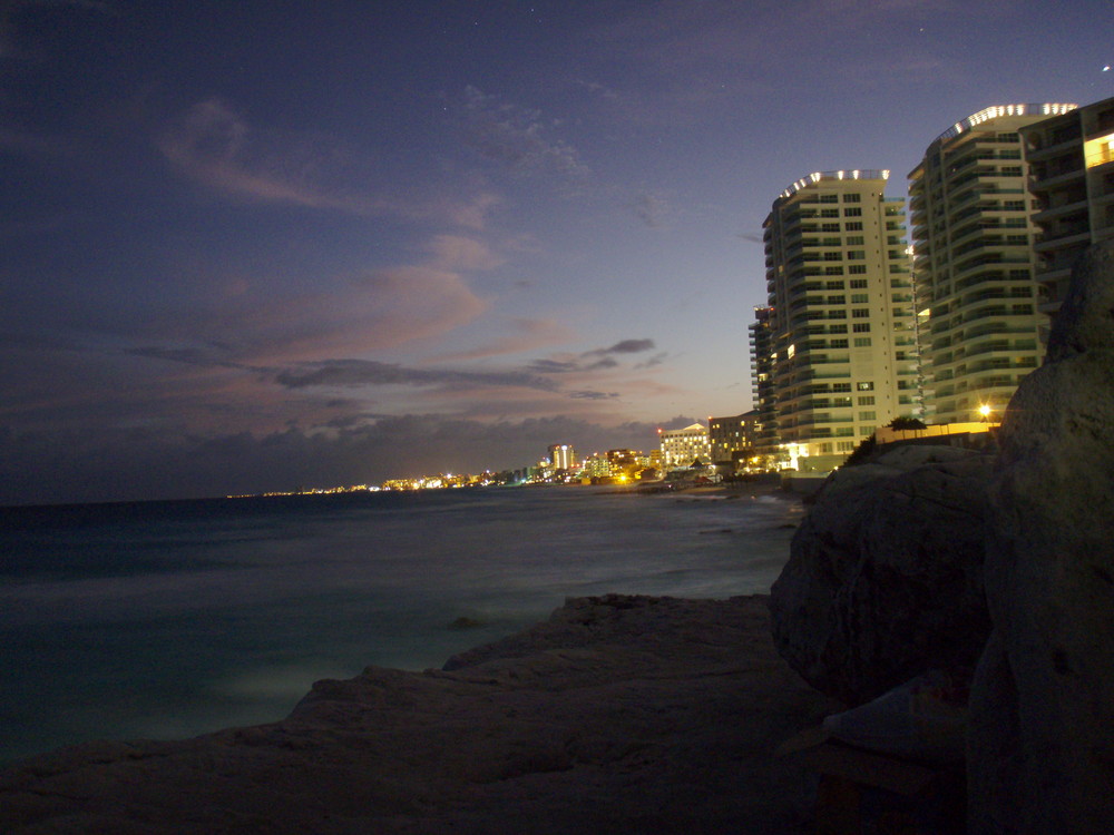 CANCUN DE NOCHE