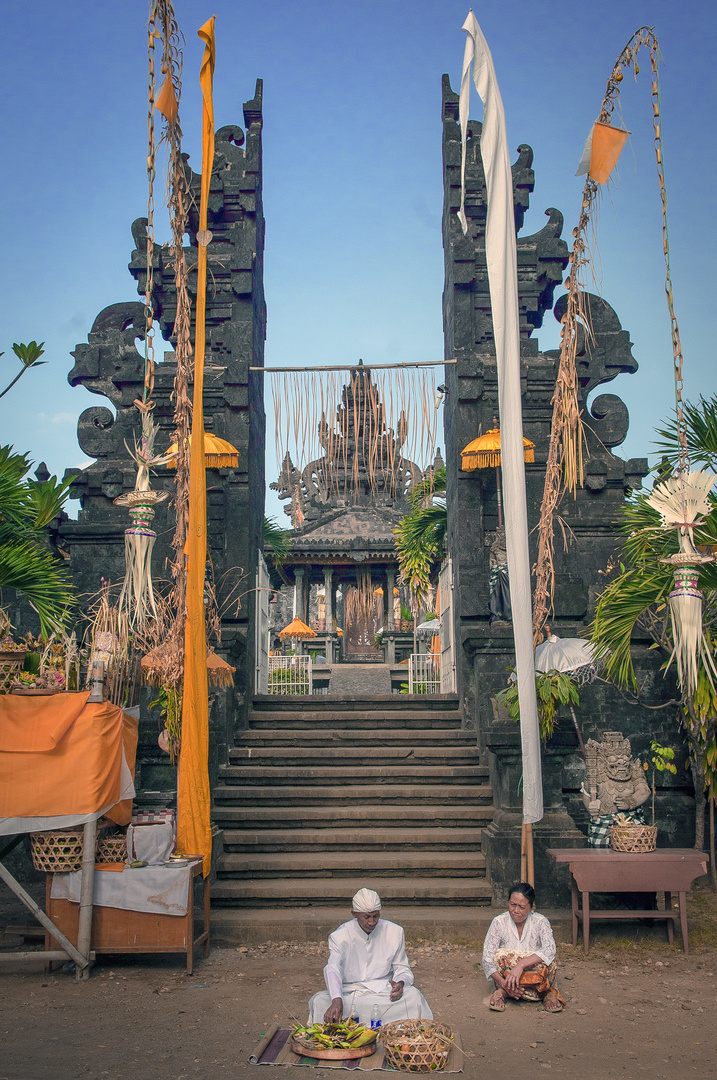 Candi Bentar, the split gateway