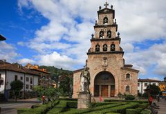 Cangas de Ovnis, Kirche