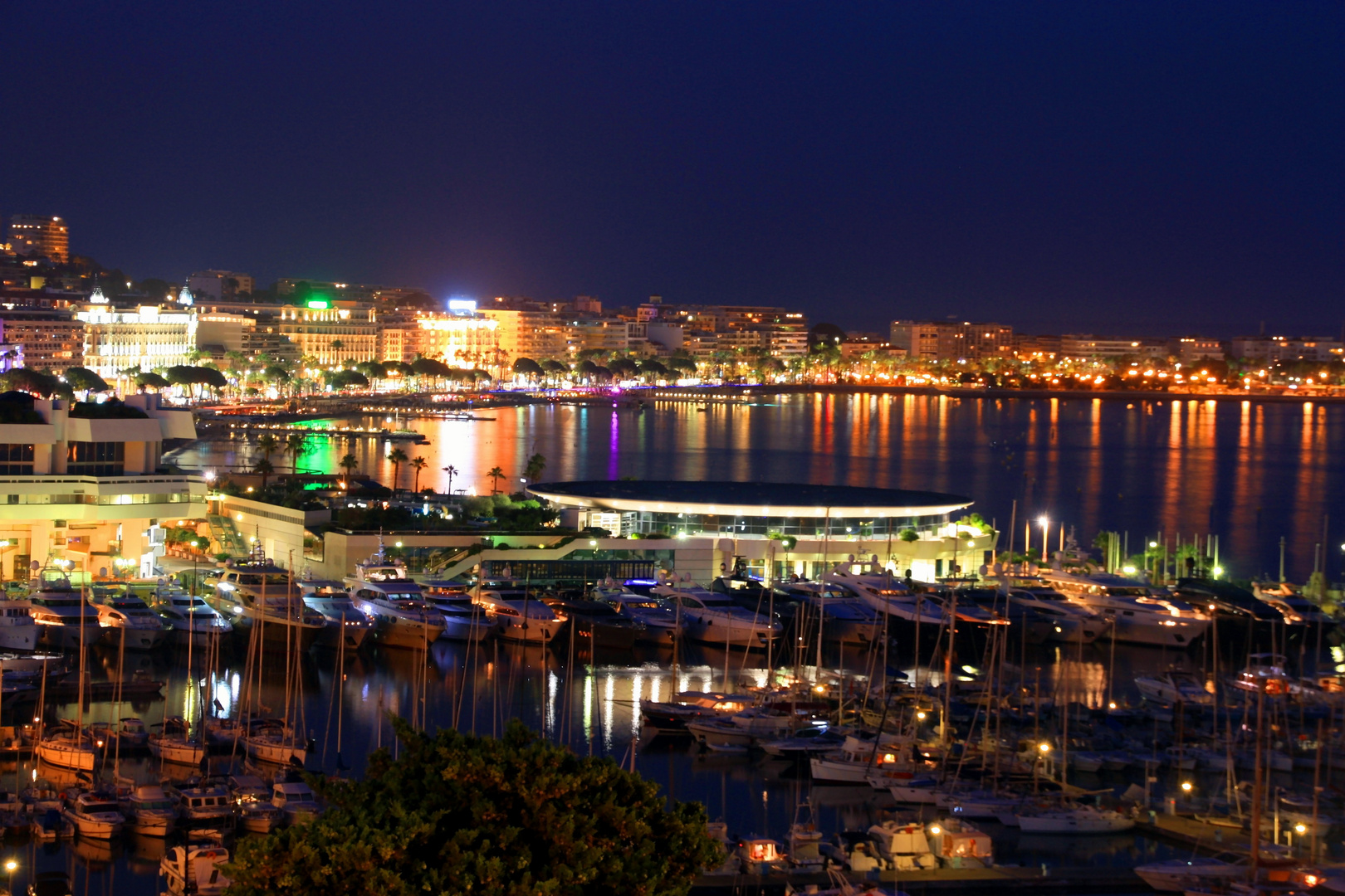 Cannes am Abend