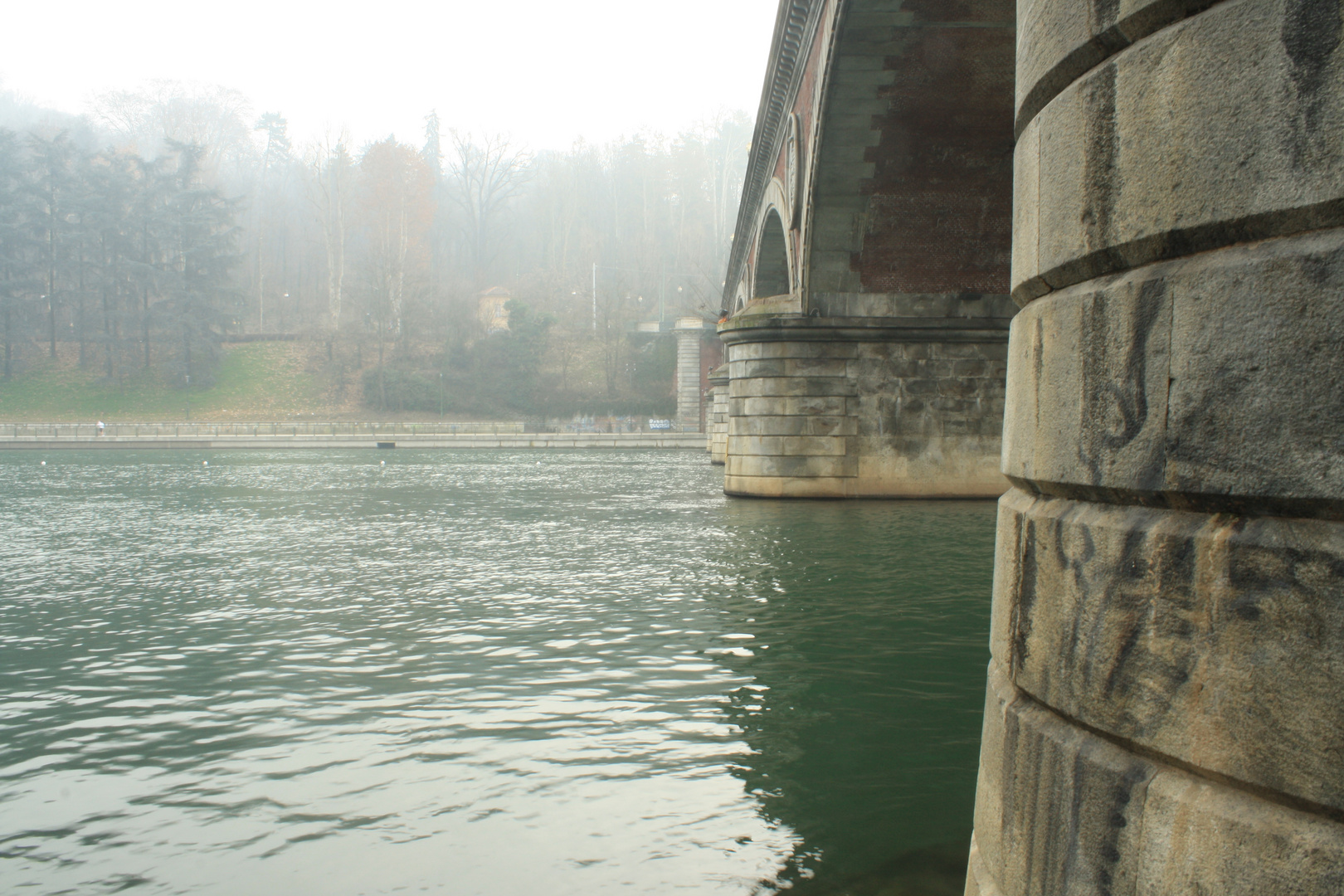 Canoando lungo il Po a Torino