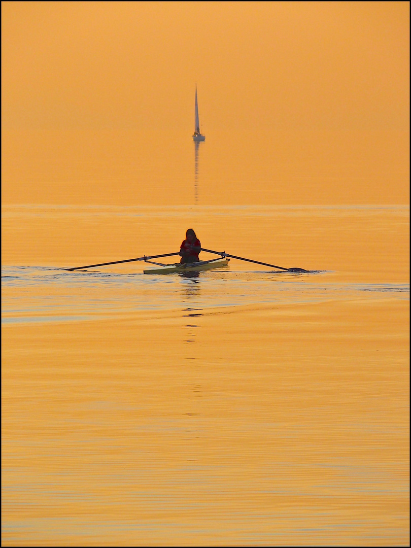 canoista al tramonto