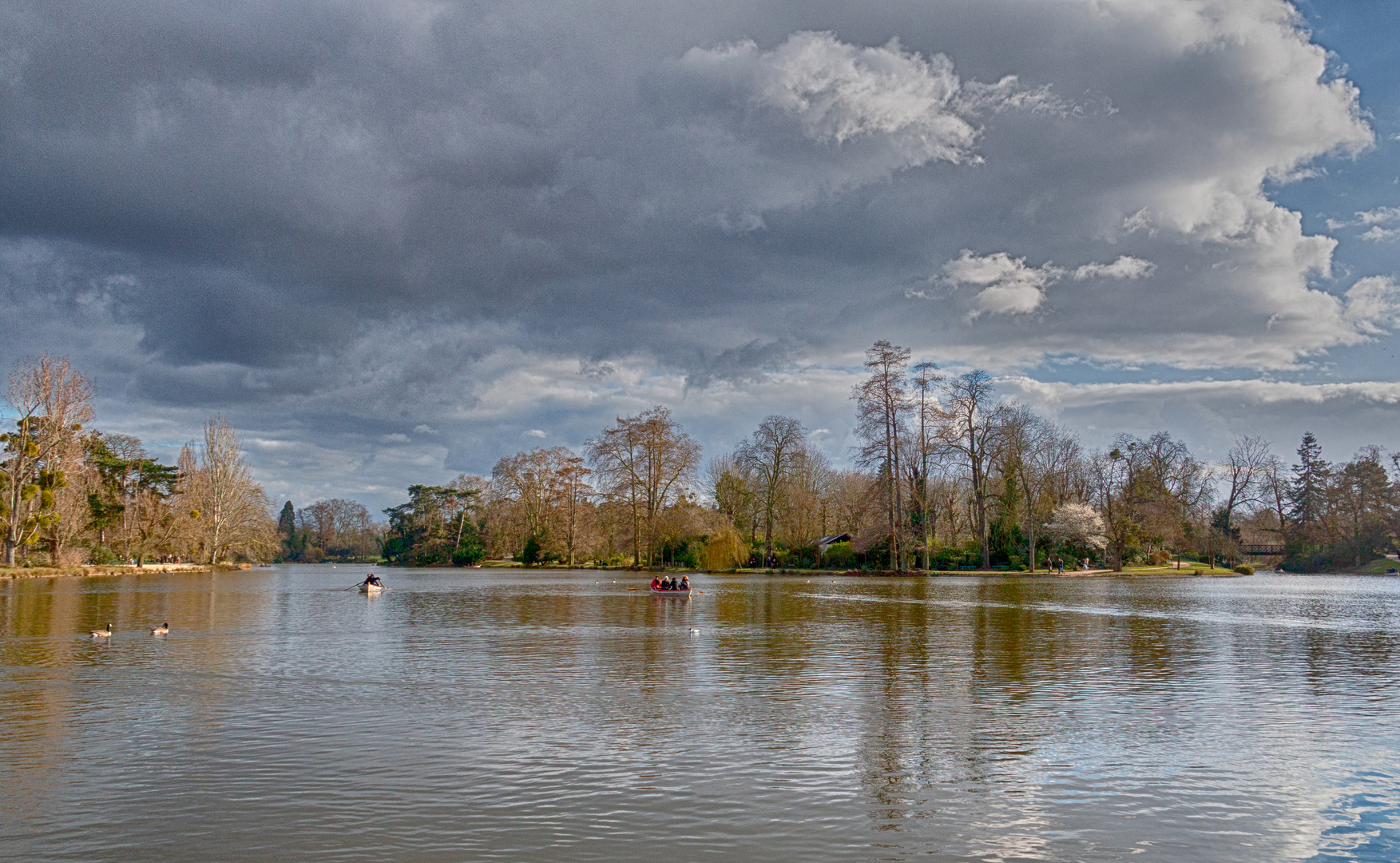 Canotage sur le lac .