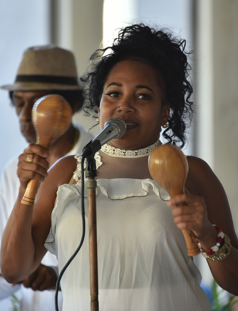 cantante en La Habana 01