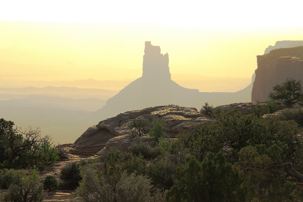 Canyonlands Detail-Einblick bei einem dunstigen Sonnenuntergang