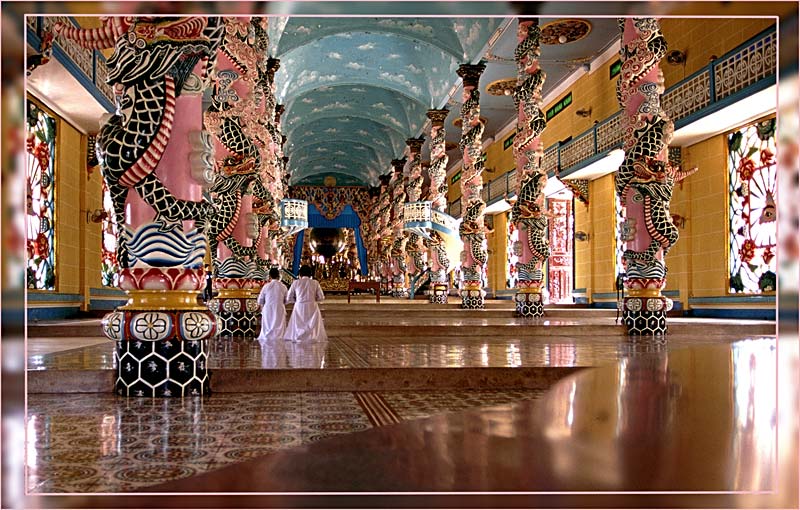 "Cao Dai Tempel"