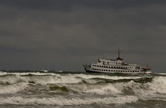 CAP ARKONA auf See vor Binz  ...