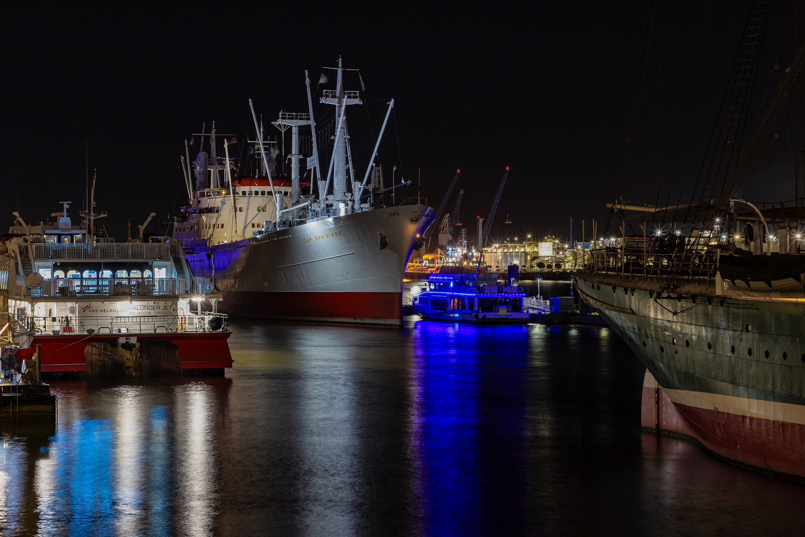 Cap San Diego bei Nacht