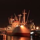 Cap San Diego im Hamburger Hafen bei Nacht