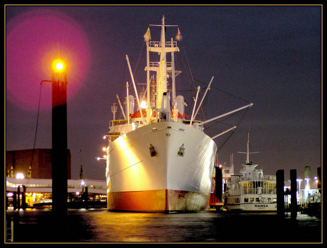 "Cap San Diego" im Hamburger Hafen