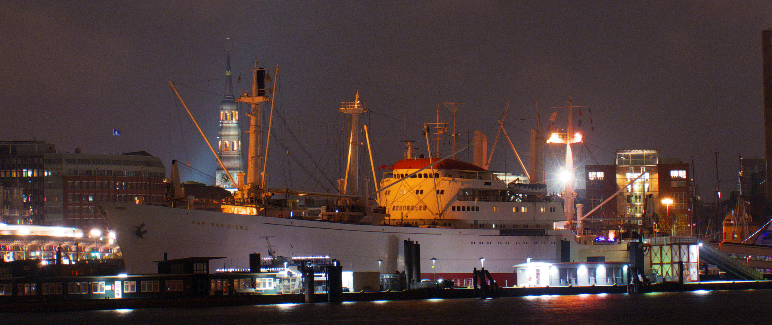 Cap San Diego im Hamburger Hafen