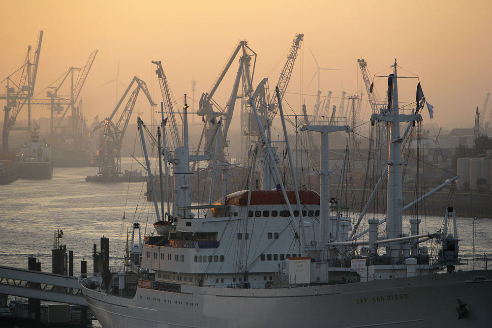 Cap San Diego im Morgengrauen