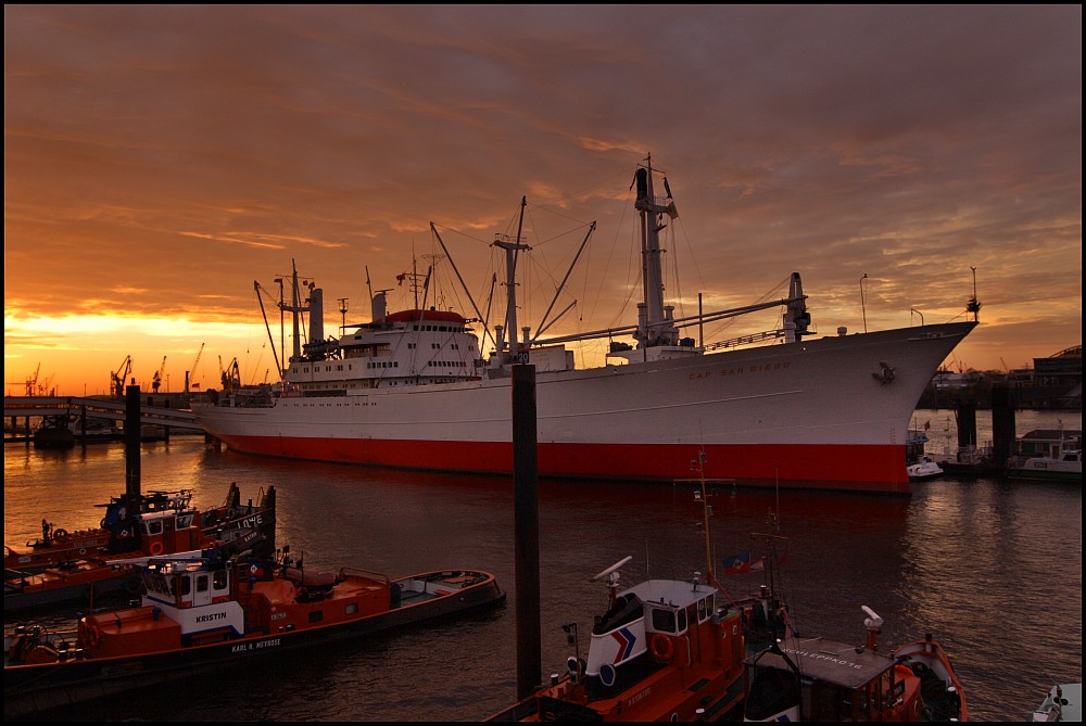 Cap San Diego in der Morgensonne