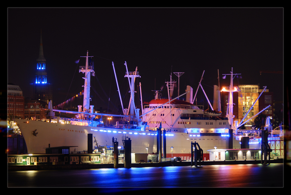 Cap San Diego macht blau