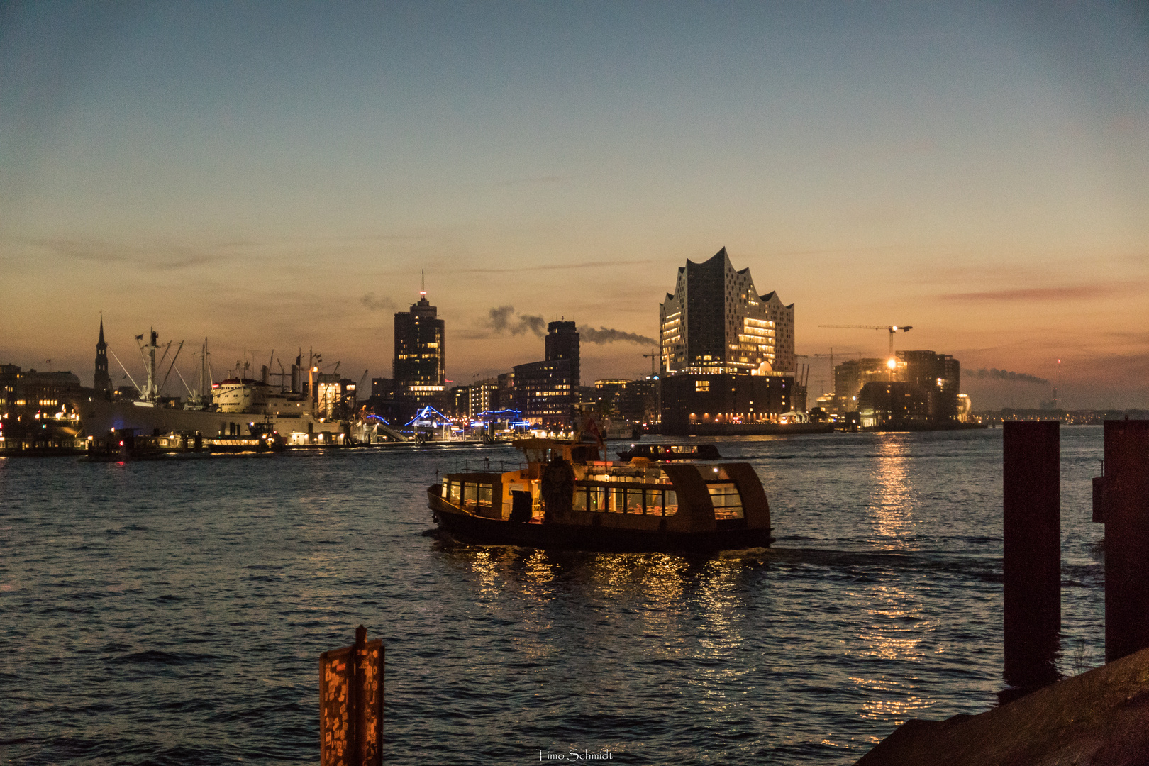 Cap San Diego mit Elbphilharmonie