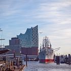 Cap San Diego mit Elbphilharmonie Hamburg