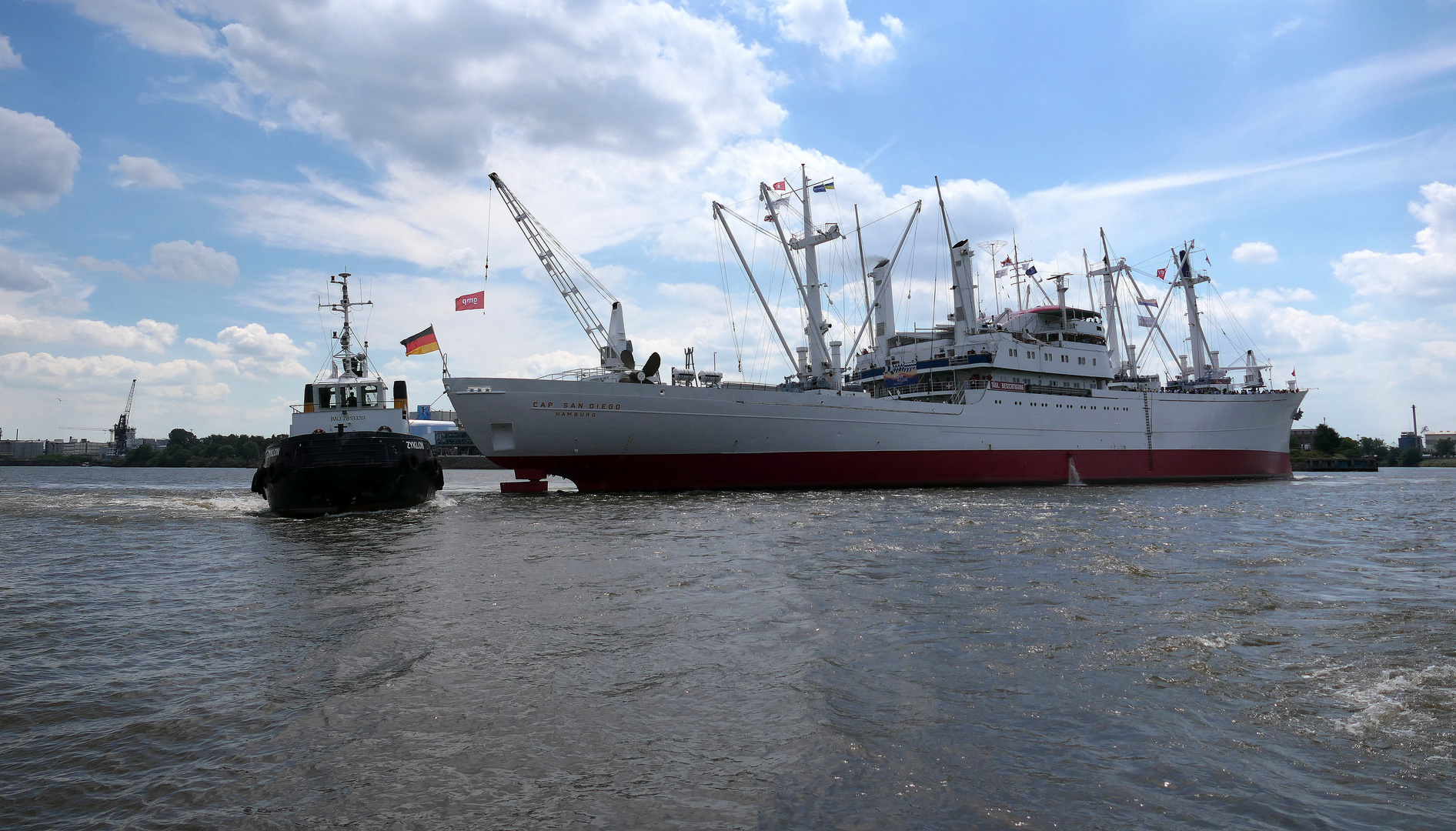  Cap San Diego Museumsschiff im Hamburger Hafen 