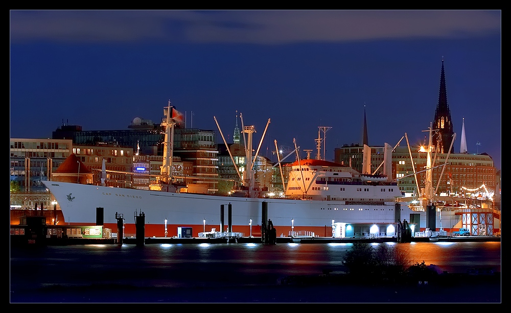 Cap San Diego @ night