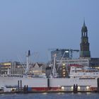 Cap San Diego vor Hamburg Skyline