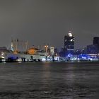 Cap San und die Eiphilharmonie bei Nacht.