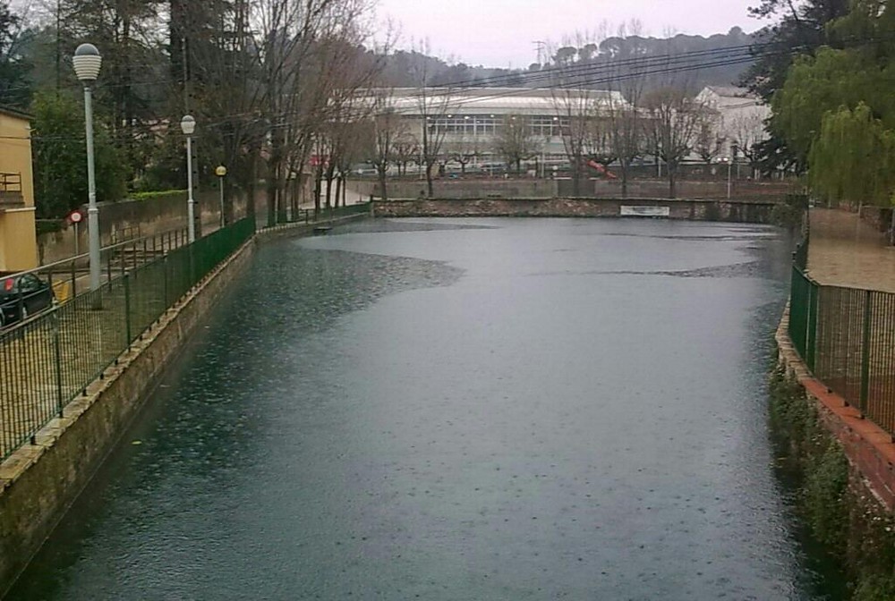 CAPELLADES.LA BASSA BAJO LA LLUVIA.