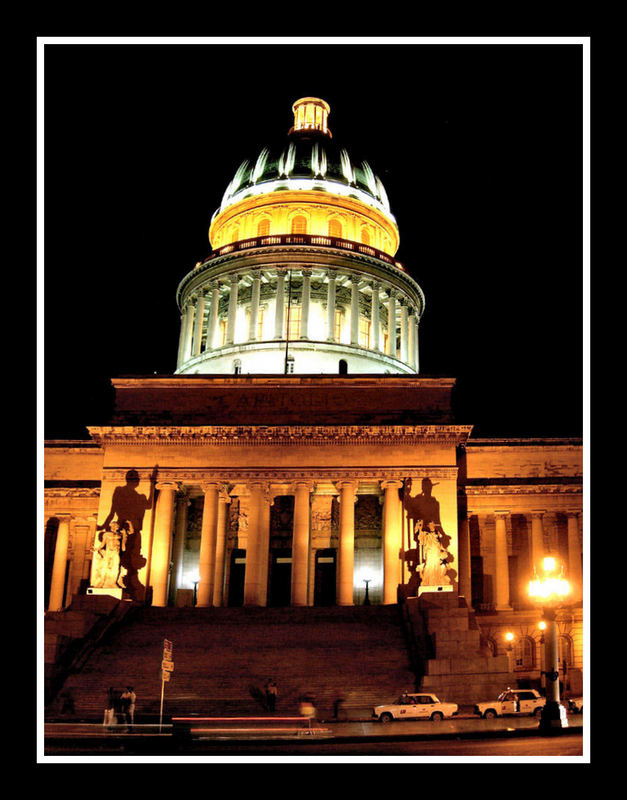Capitol, Havanna @night...