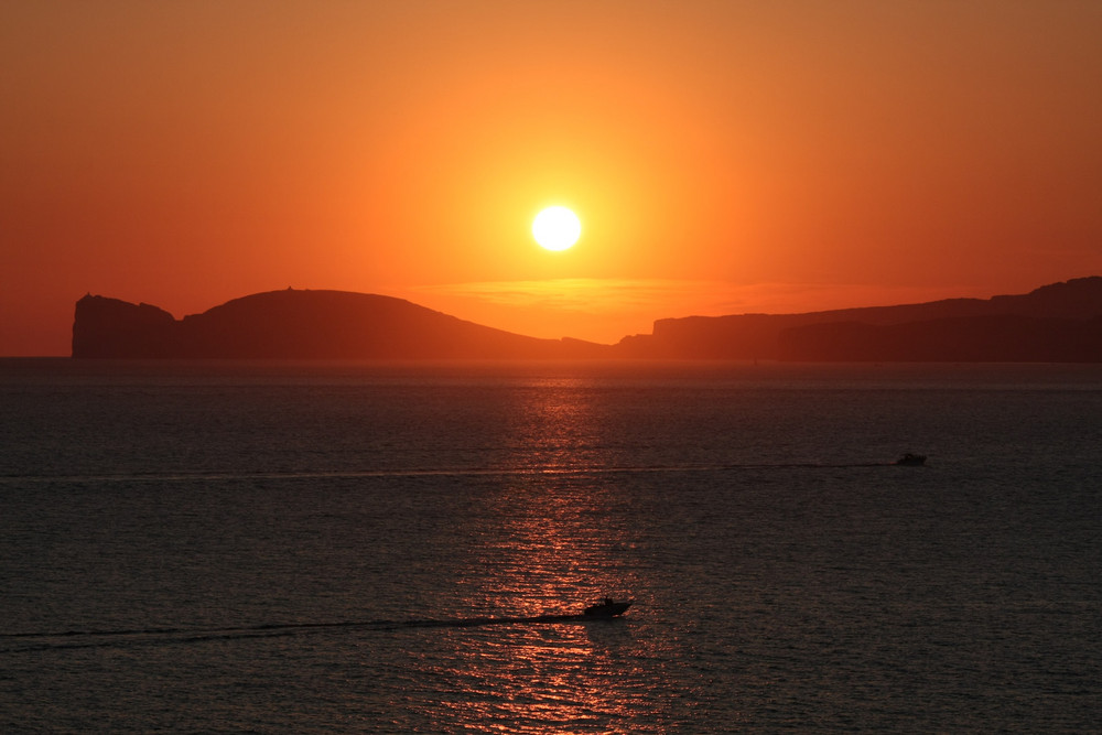 capo caccia immerso nel suo meraviglioso tramonto