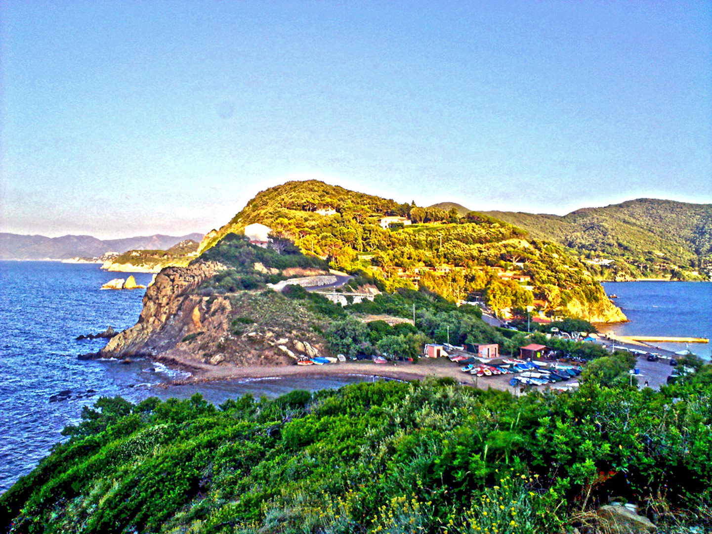 Capo d'Enfola: l'Elba del vicino è sempre più verde.....