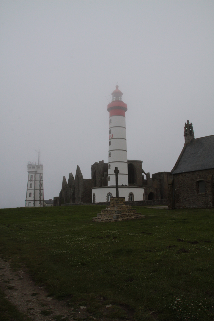 Capo Finesterre - Faro di St. Mathieu nella nebbia