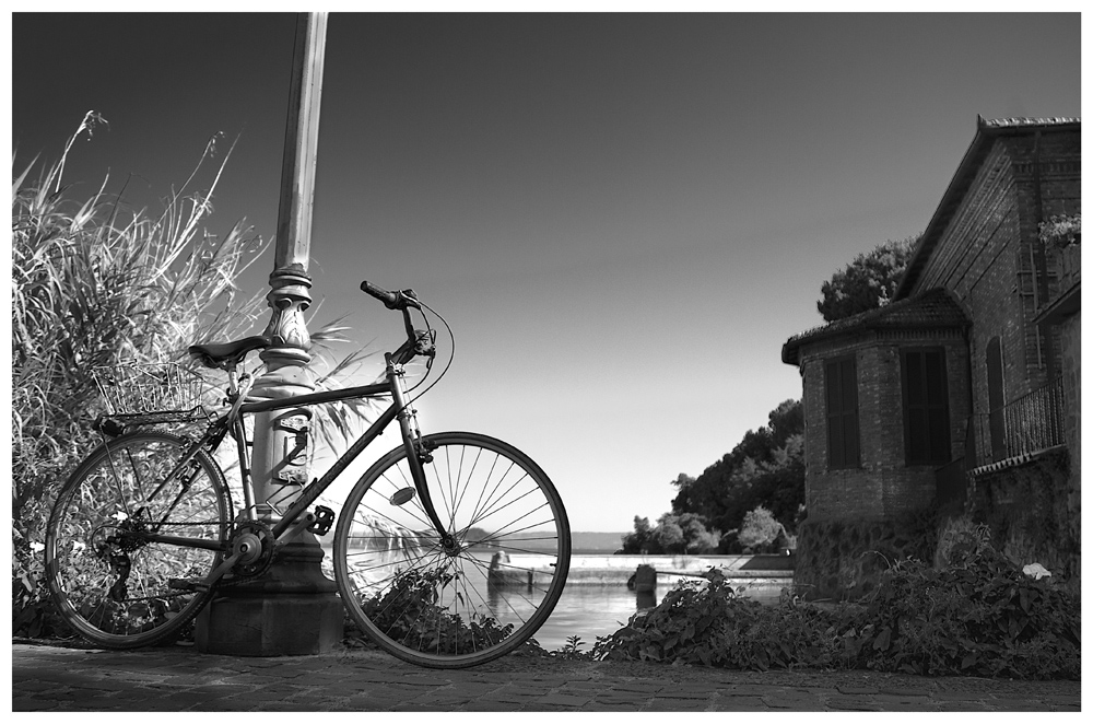 Capodimonte (VT) - Scorcio del pontile sul Bolsena