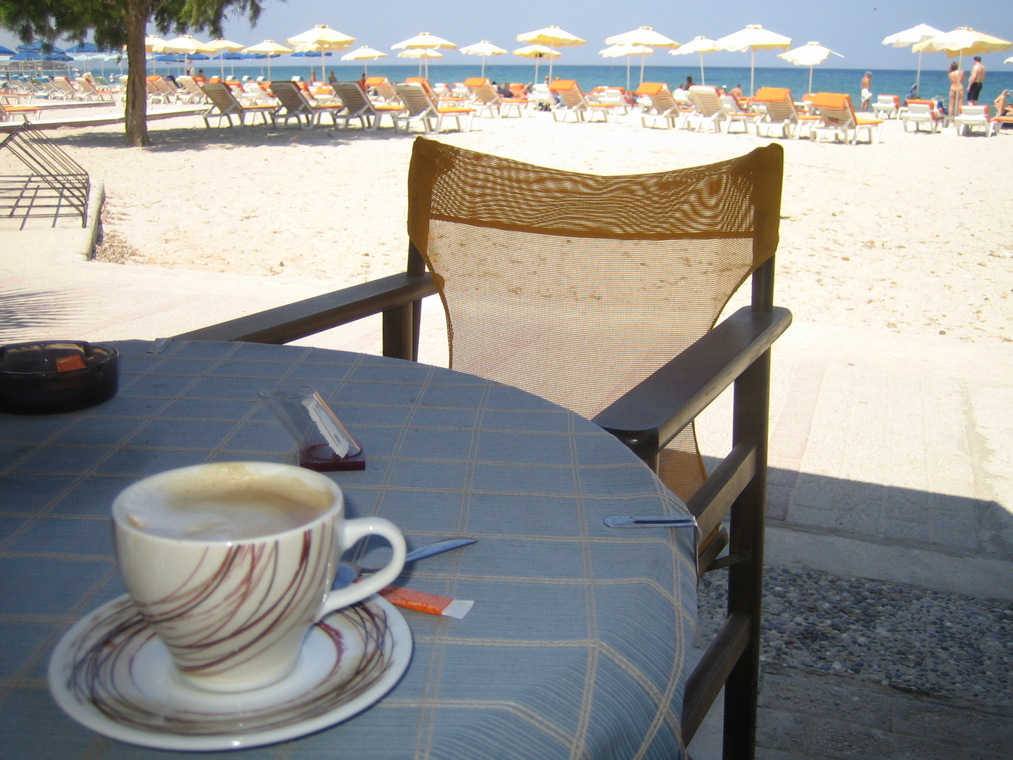 Cappuccino am Strand