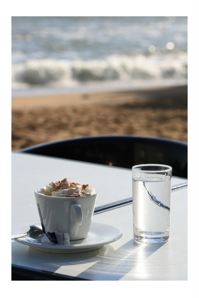 Cappucino am Meer