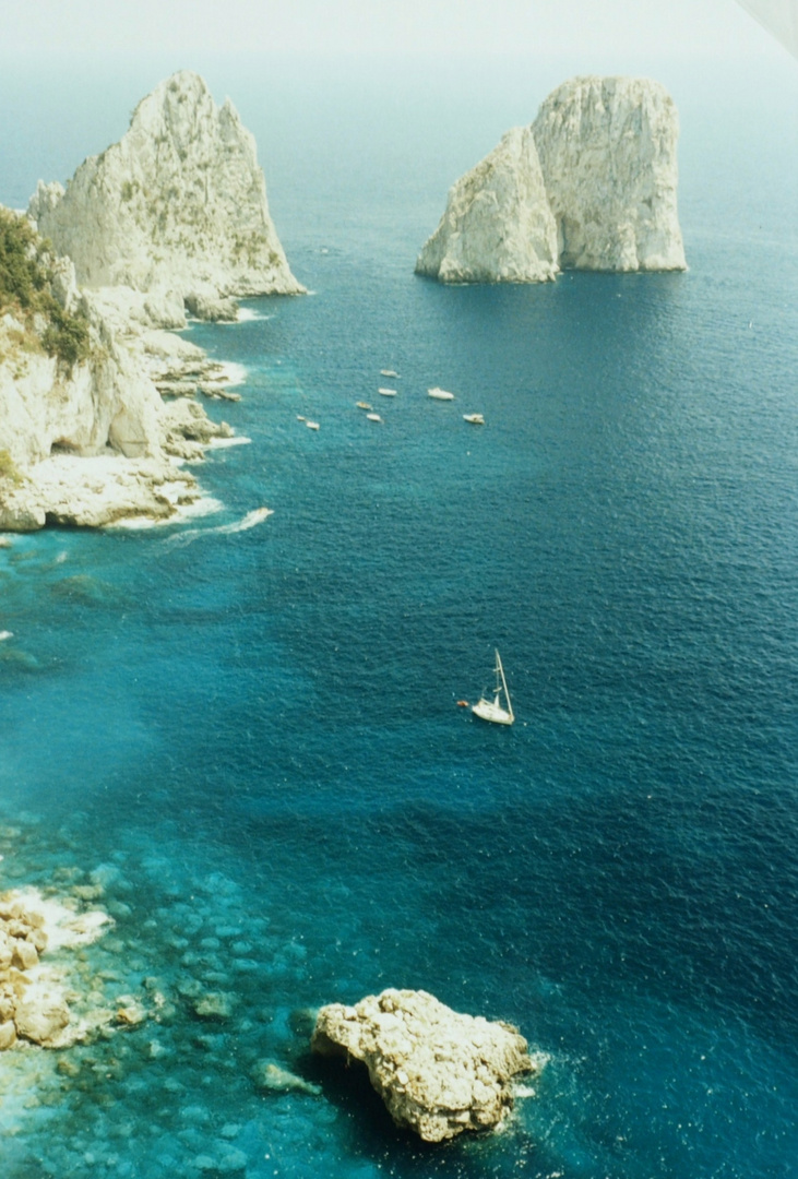 Capri, Blick auf die Faraglioni-Felsen